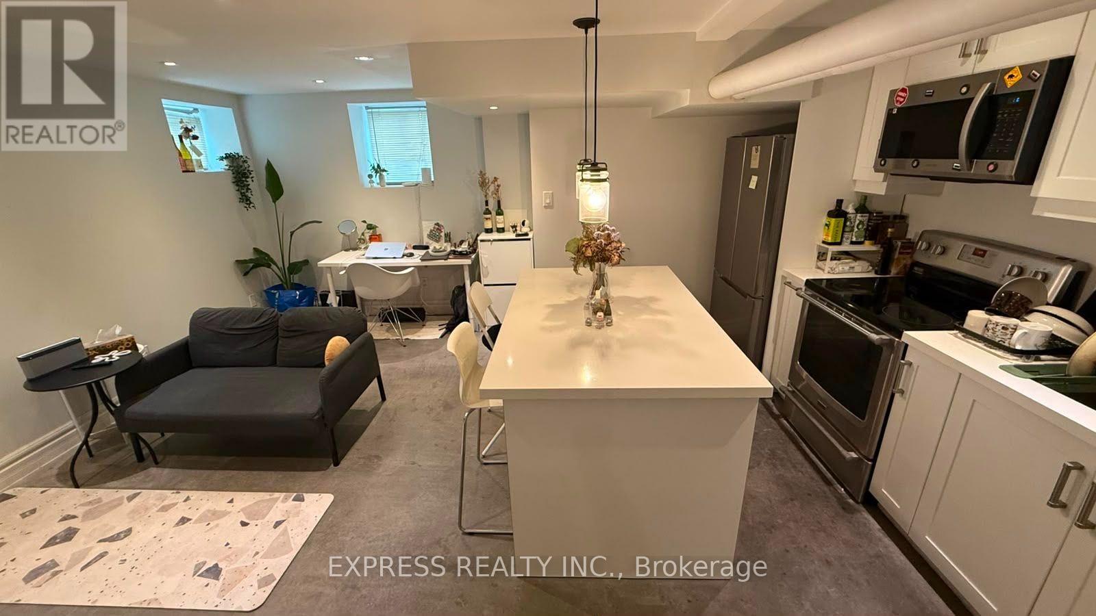 B1 - 1136 AVENUE ROAD