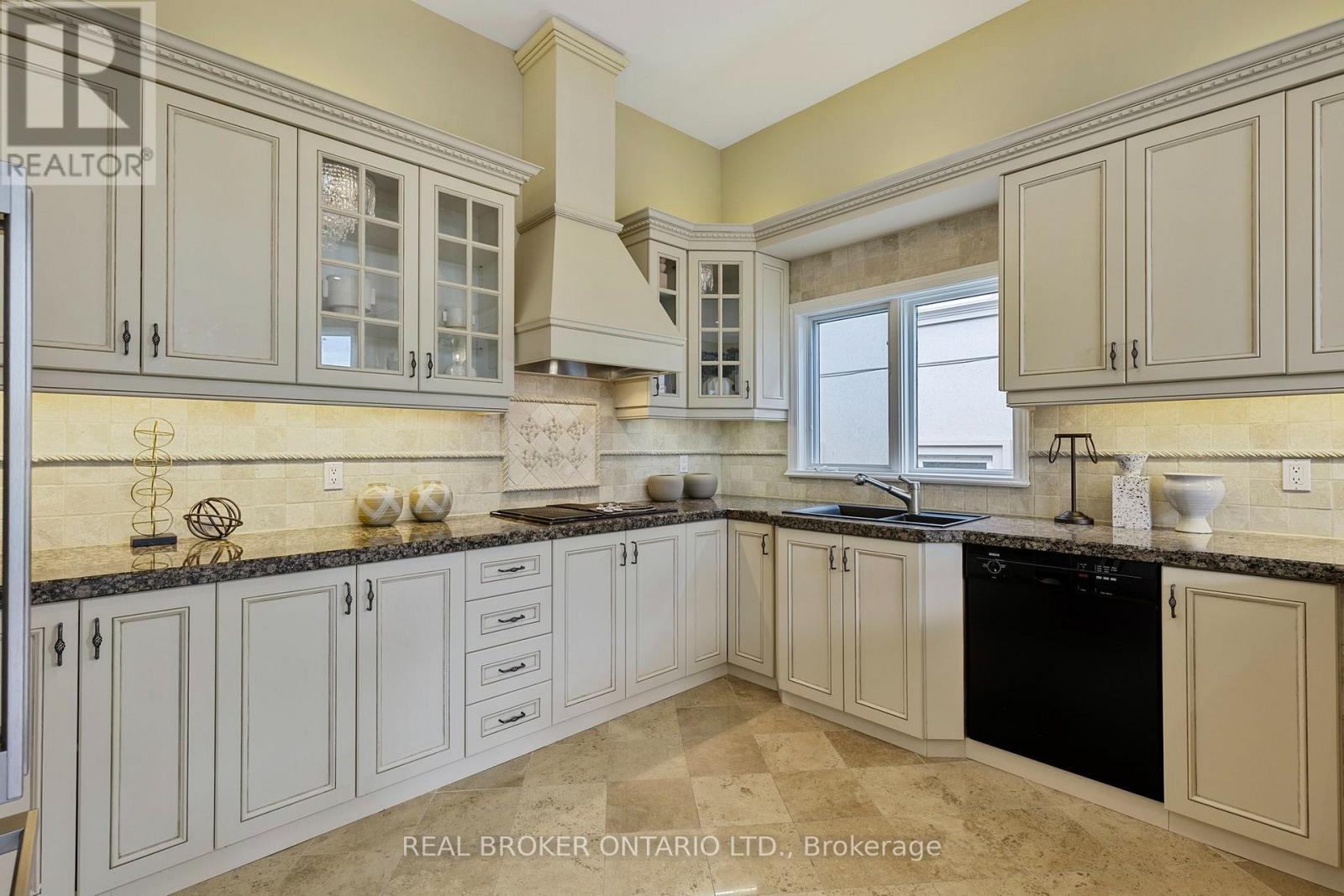 429 North Lake Road, Richmond Hill, Ontario  L4E 3A7 - Photo 18 - N13626912