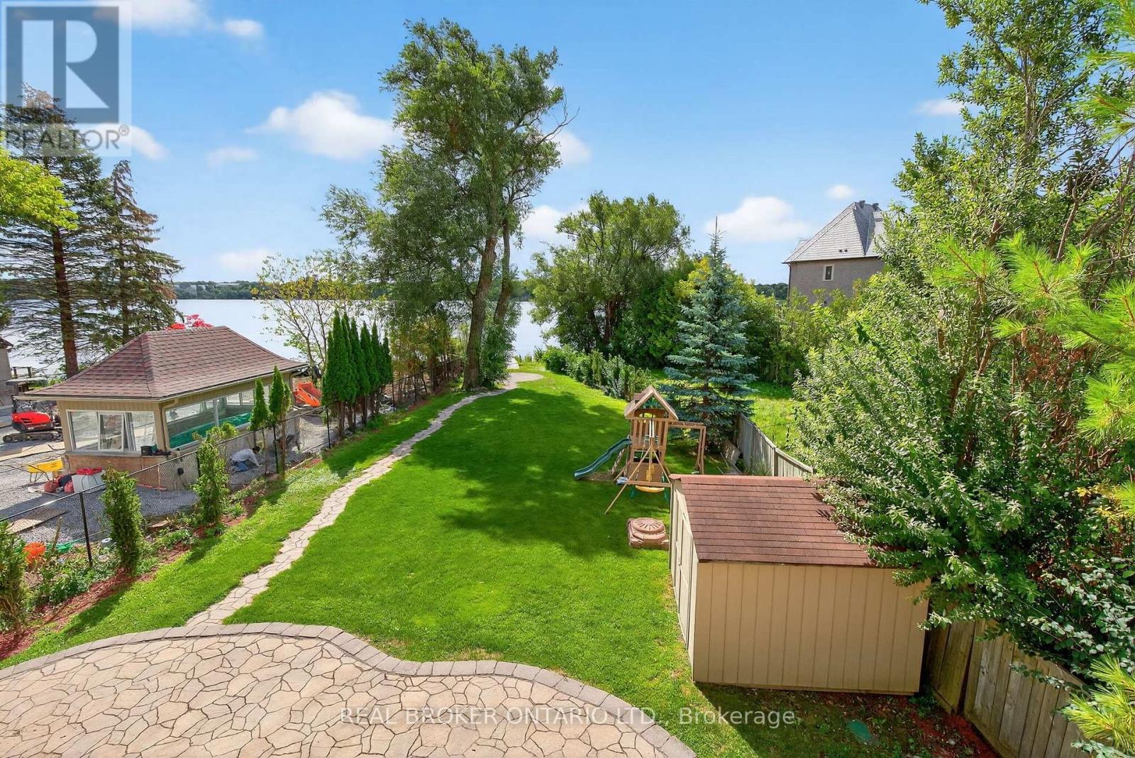429 North Lake Road, Richmond Hill, Ontario  L4E 3A7 - Photo 4 - N13626912