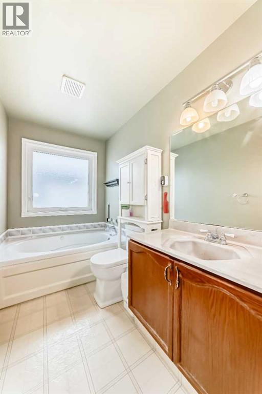 49 Applewood Court SE, Calgary, Alberta  T2A 7P7 - Photo 18 - A2331770