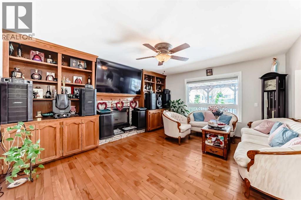 49 Applewood Court SE, Calgary, Alberta  T2A 7P7 - Photo 3 - A2331770
