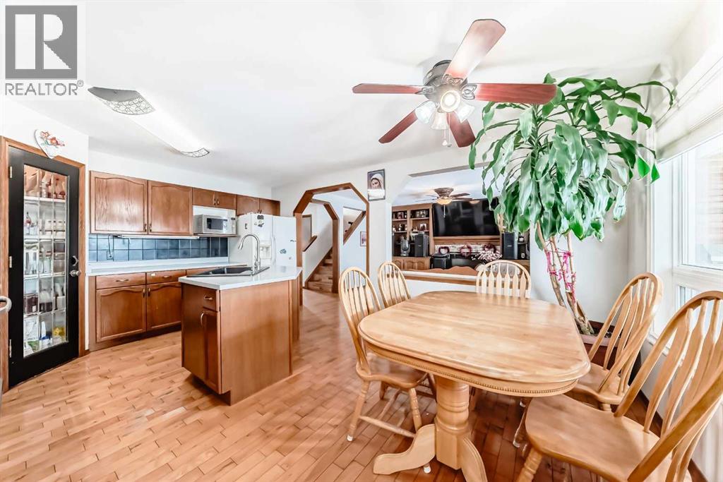 49 Applewood Court SE, Calgary, Alberta  T2A 7P7 - Photo 6 - A2331770