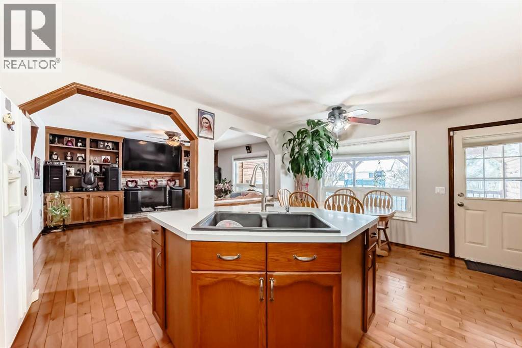 49 Applewood Court SE, Calgary, Alberta  T2A 7P7 - Photo 9 - A2331770