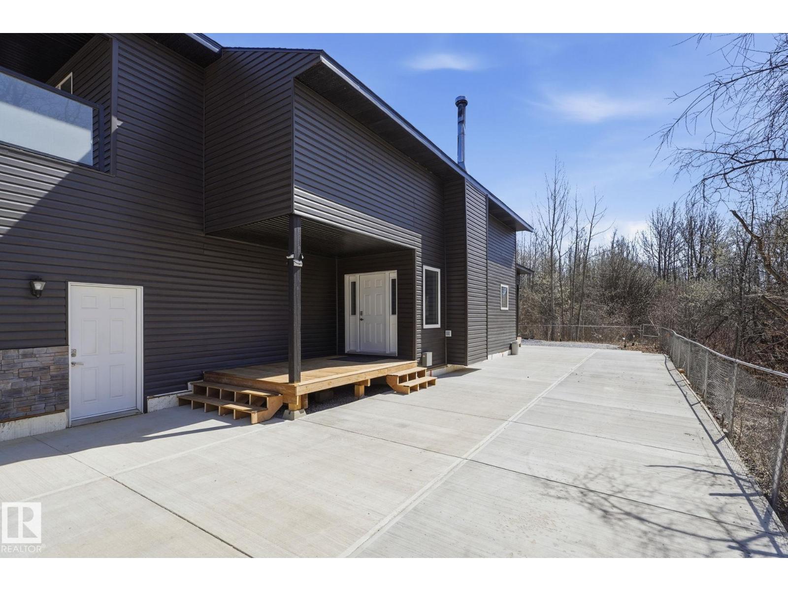 213 2 Av, Rural Wetaskiwin County, Alberta  T0C 1X0 - Photo 3 - E4495139