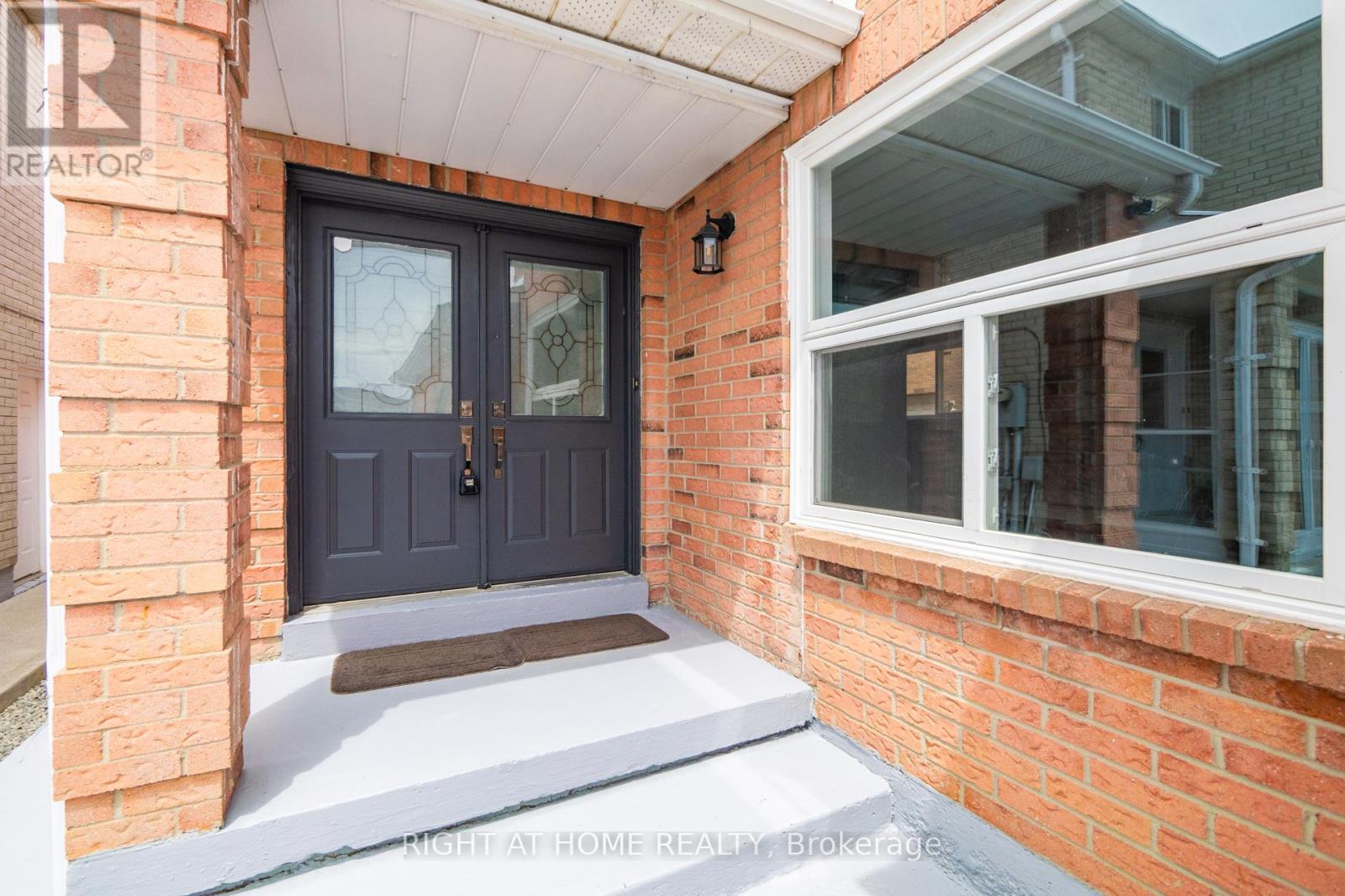 34 Meadowlark Drive, Brampton, Ontario  L6Y 4A7 - Photo 3 - W13626920