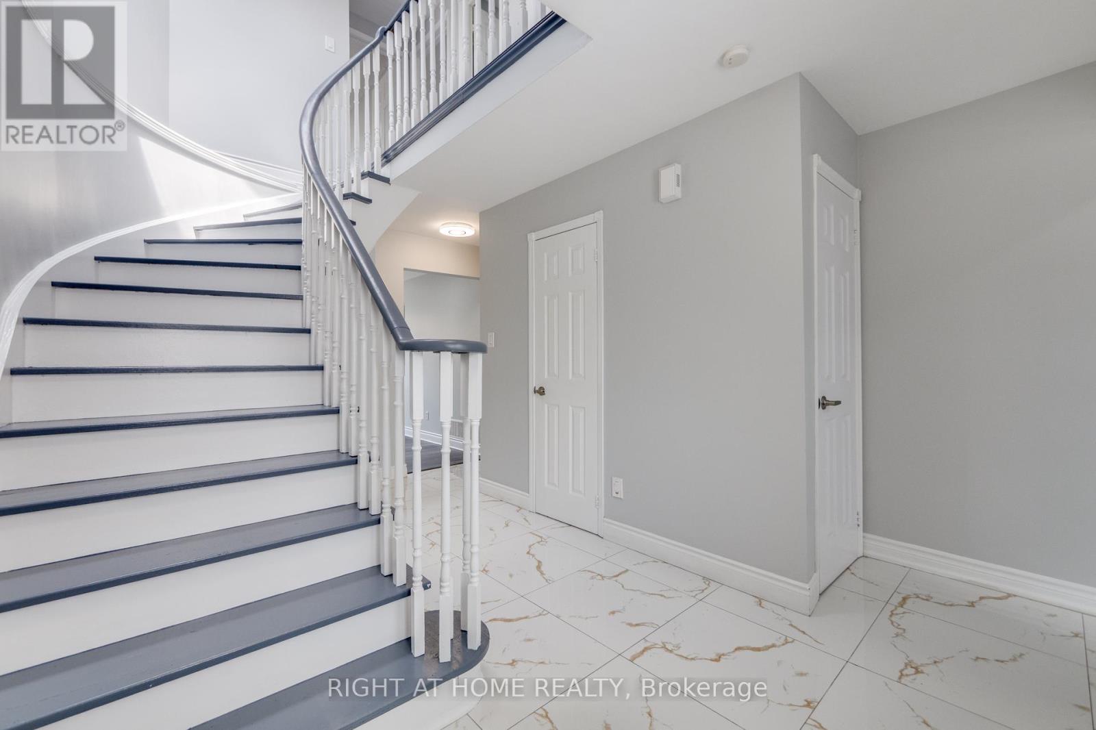 34 Meadowlark Drive, Brampton, Ontario  L6Y 4A7 - Photo 5 - W13626920