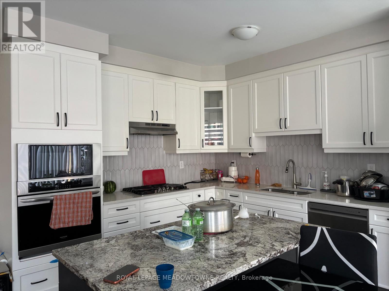 523 Bellflower Court, Milton, Ontario  L9E 1W5 - Photo 4 - W13625238