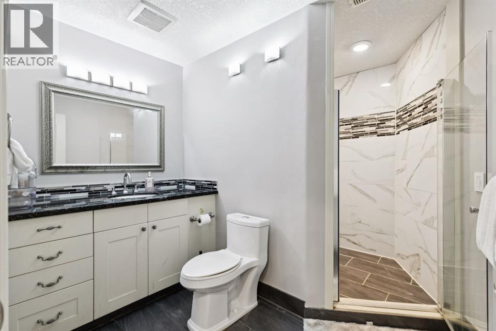 70 Discovery Ridge Court SW, Calgary, Alberta  T3H 4R3 - Photo 29 - A2332545