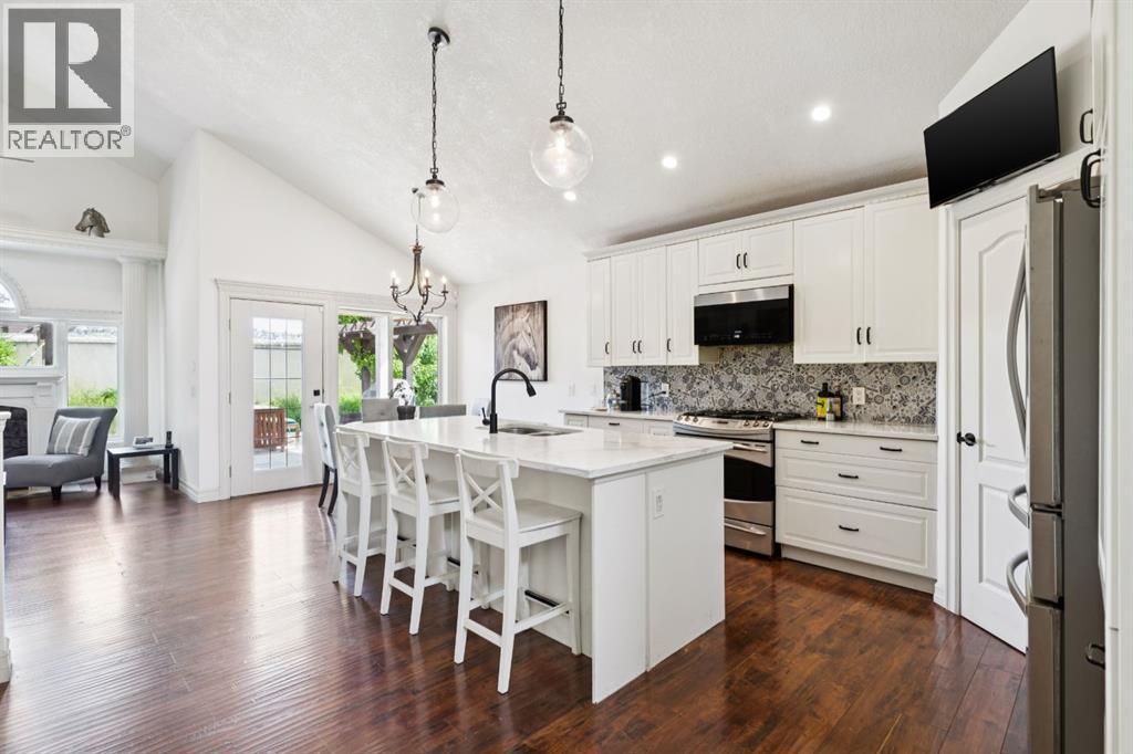 70 Discovery Ridge Court SW, Calgary, Alberta  T3H 4R3 - Photo 6 - A2332545