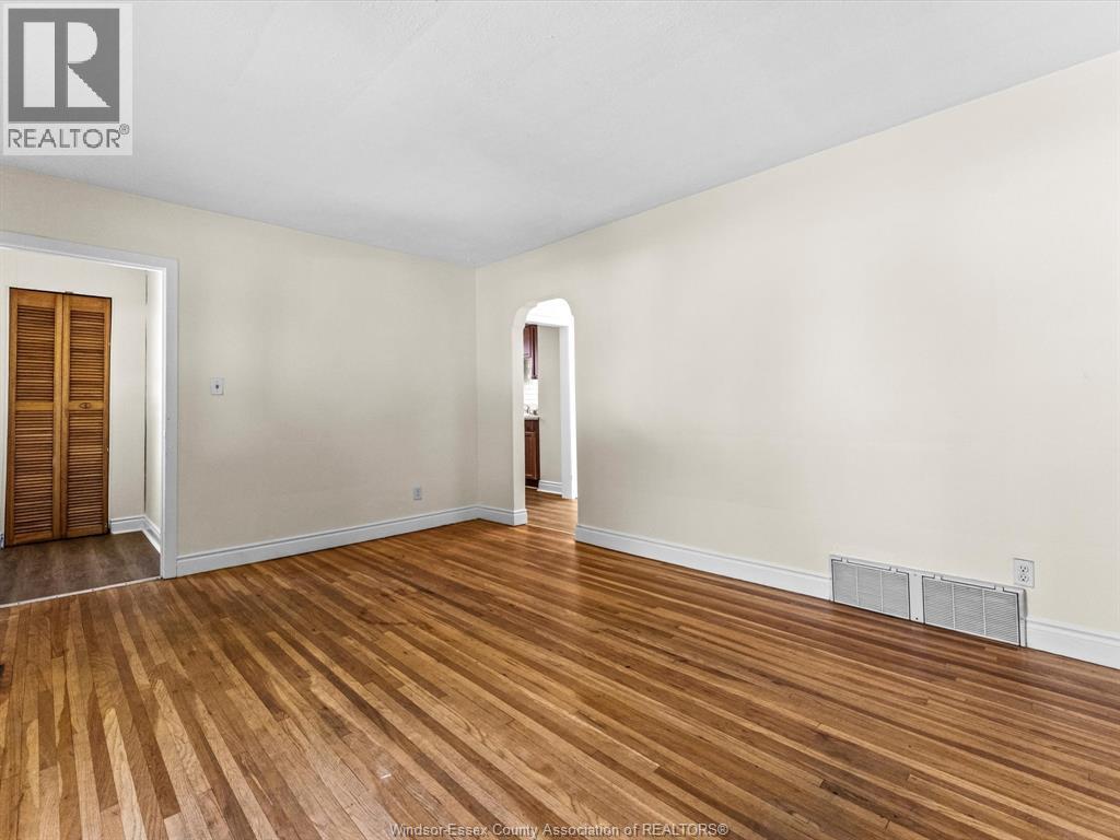 962 Askin, Windsor, Ontario  N9B 2X7 - Photo 5 - 26018560