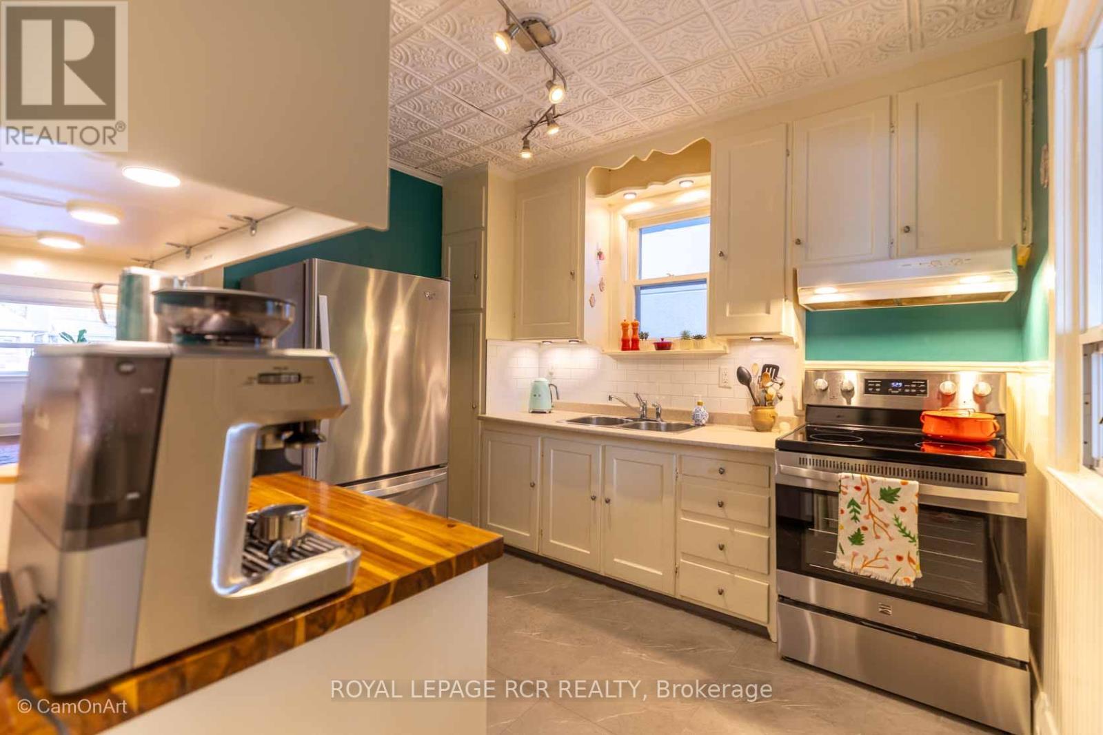 12 Orley Avenue, Toronto, Ontario  M4C 2B9 - Photo 11 - E13585894