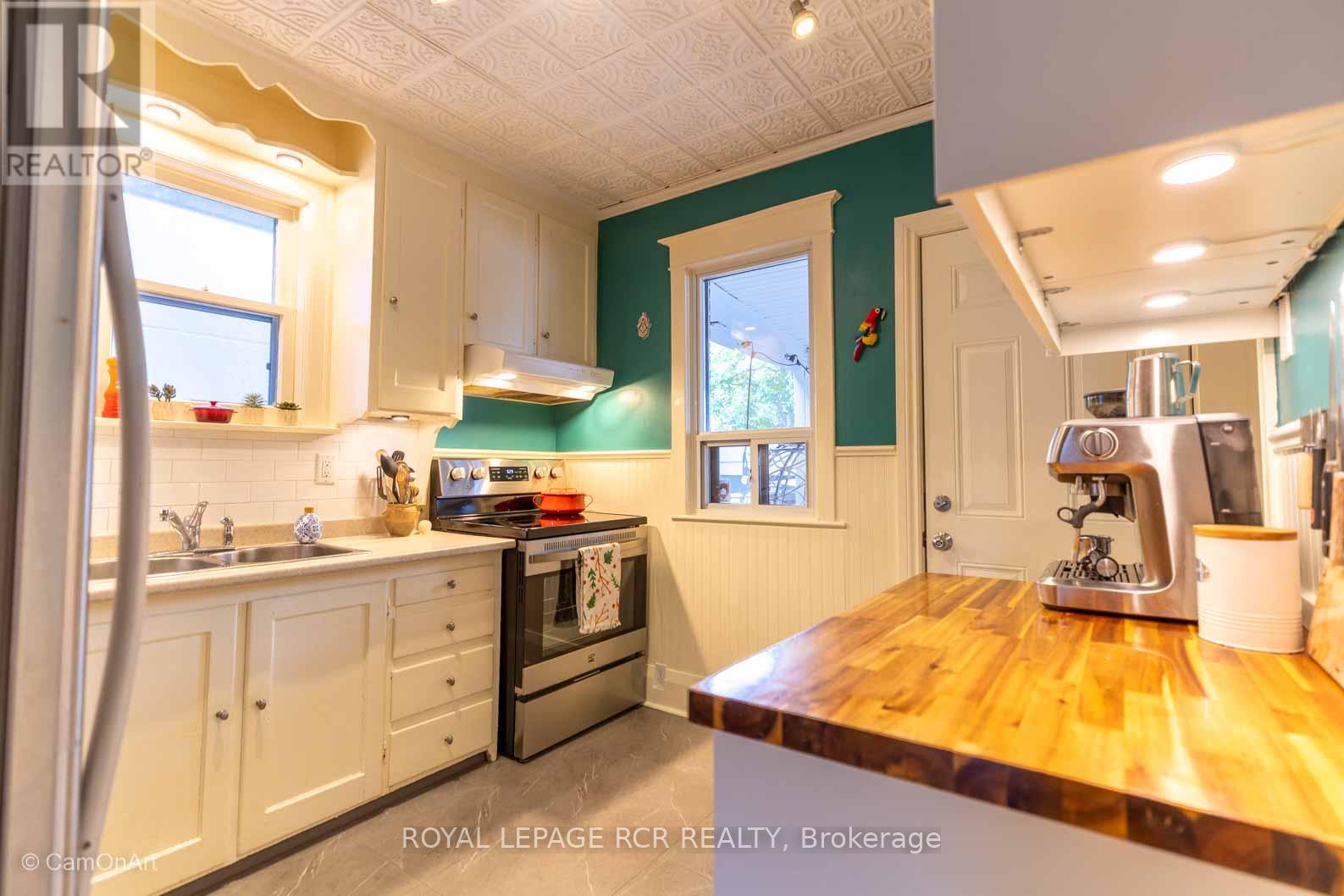 12 Orley Avenue, Toronto, Ontario  M4C 2B9 - Photo 10 - E13585894