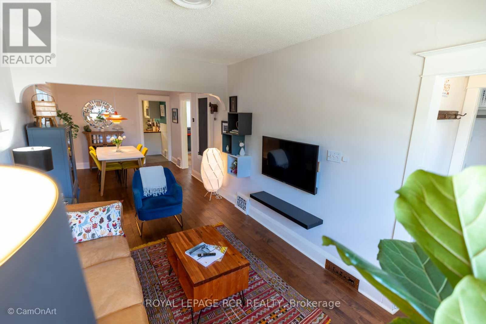 12 Orley Avenue, Toronto, Ontario  M4C 2B9 - Photo 6 - E13585894