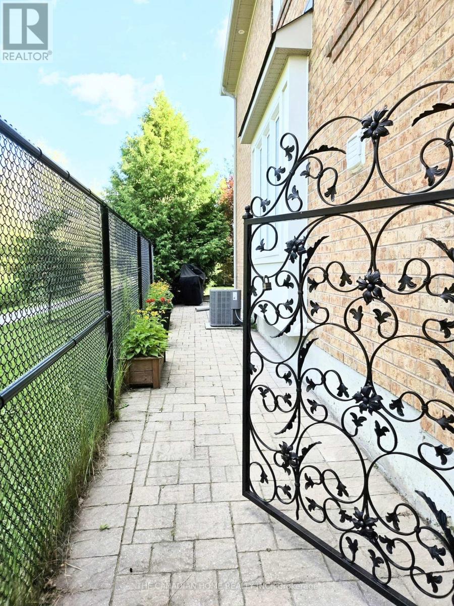 92 Clausfarm Lane, Whitchurch-Stouffville, Ontario  L4A 0M1 - Photo 44 - N13448130