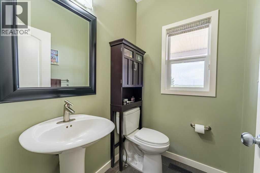 472 Sunset Link, Crossfield, Alberta  T0M 0S0 - Photo 13 - A2324153