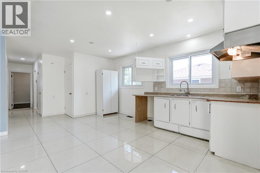 208 West 19th Street, Hamilton, Ontario  L9C 4J2 - Photo 14 - 40848909