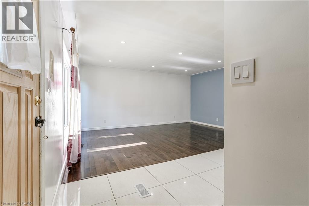 208 West 19th Street, Hamilton, Ontario  L9C 4J2 - Photo 8 - 40848909