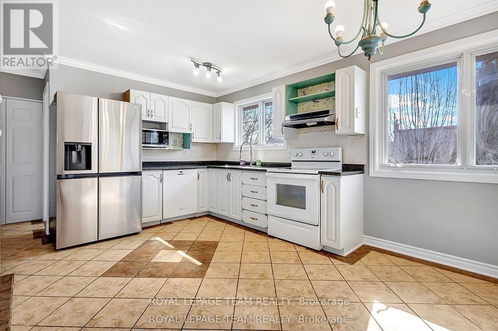 Upper - 925 Moorvale Road, Ottawa, Ontario  K1K 3K9 - Photo 11 - X13627046