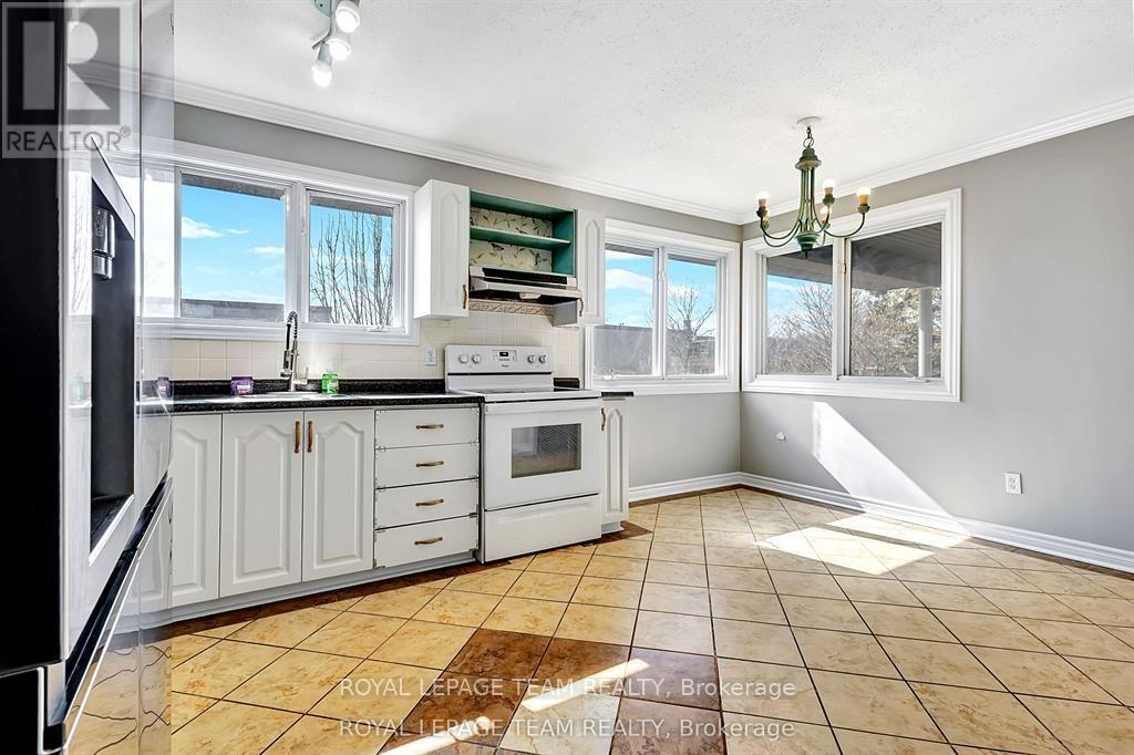 Upper - 925 Moorvale Road, Ottawa, Ontario  K1K 3K9 - Photo 13 - X13627046