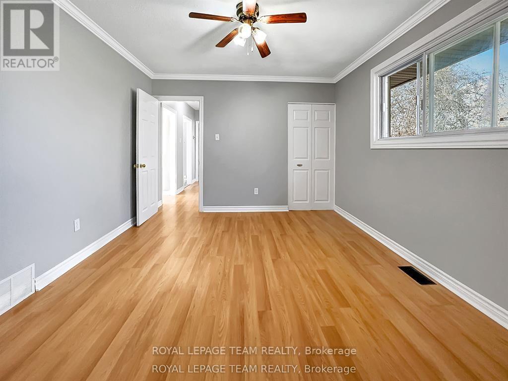 Upper - 925 Moorvale Road, Ottawa, Ontario  K1K 3K9 - Photo 15 - X13627046
