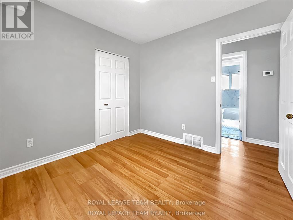 Upper - 925 Moorvale Road, Ottawa, Ontario  K1K 3K9 - Photo 18 - X13627046