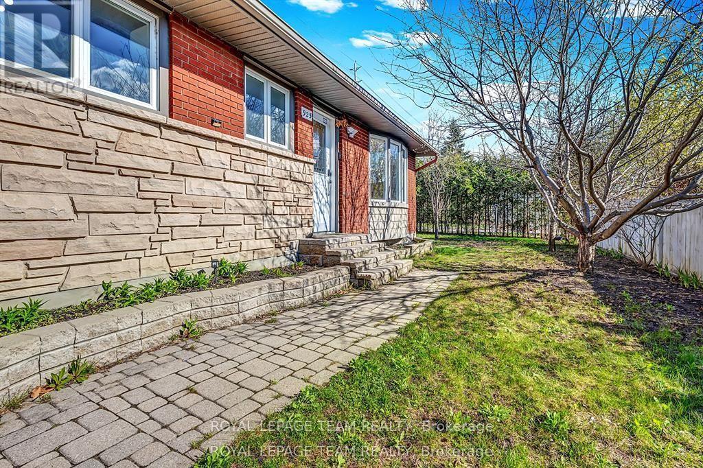 Upper - 925 Moorvale Road, Ottawa, Ontario  K1K 3K9 - Photo 5 - X13627046