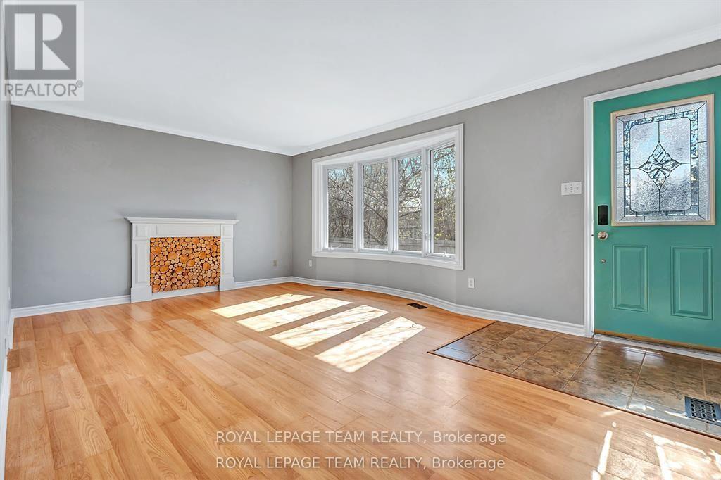 Upper - 925 Moorvale Road, Ottawa, Ontario  K1K 3K9 - Photo 7 - X13627046