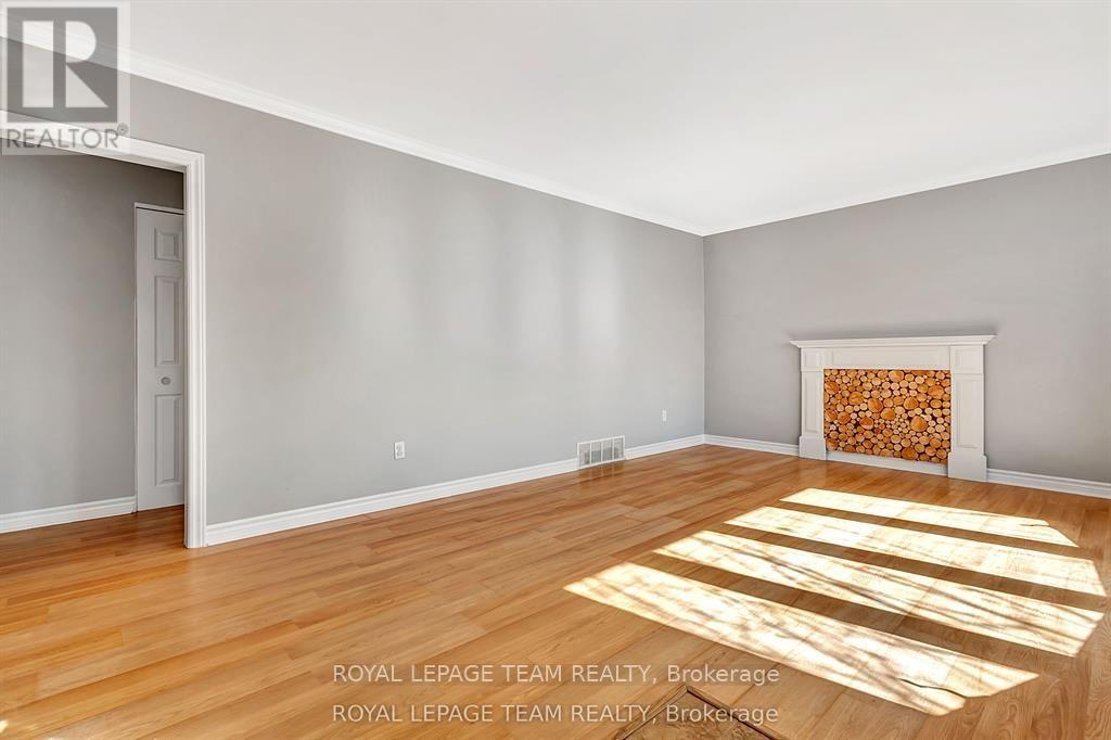Upper - 925 Moorvale Road, Ottawa, Ontario  K1K 3K9 - Photo 8 - X13627046