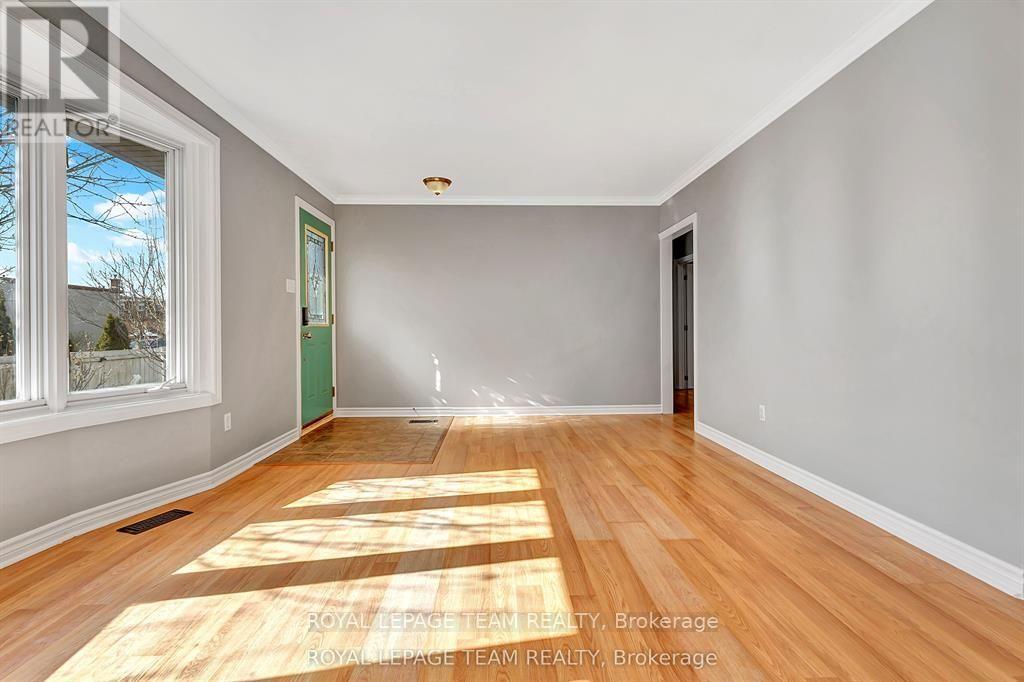 Upper - 925 Moorvale Road, Ottawa, Ontario  K1K 3K9 - Photo 9 - X13627046