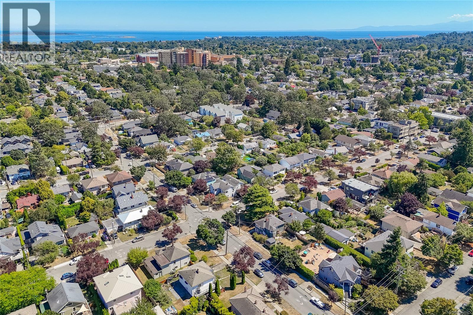 B 1601 Haultain St, Victoria, British Columbia  V8R 2K6 - Photo 39 - 1044625