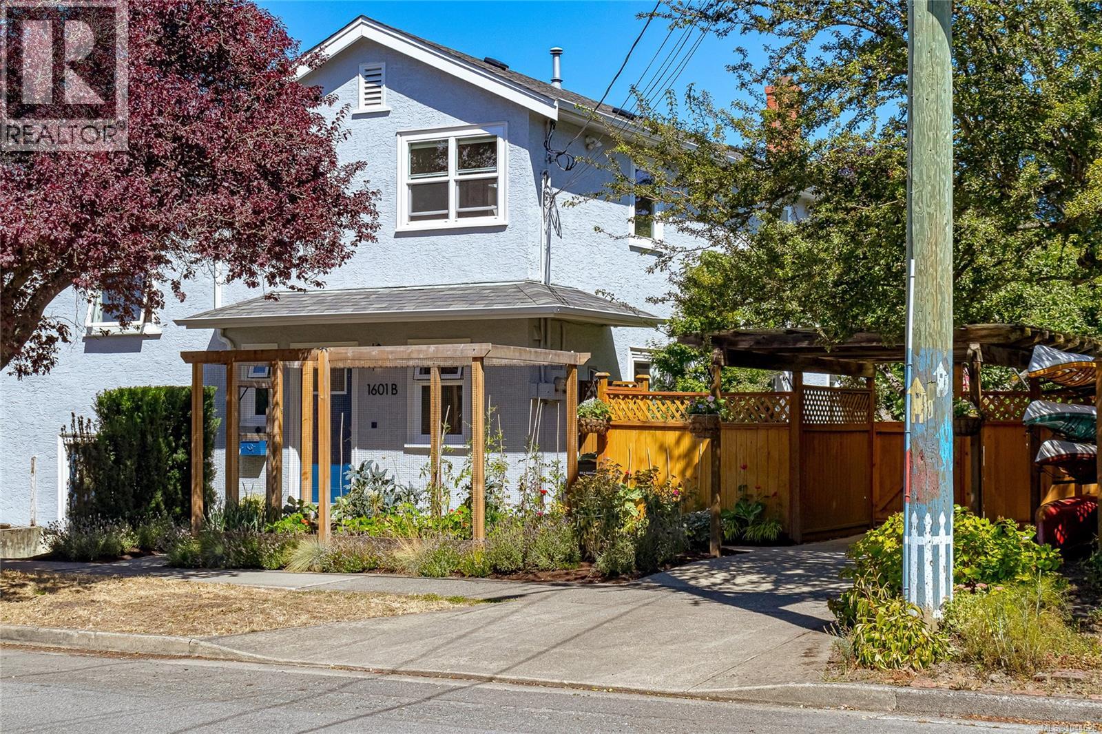 B 1601 Haultain St, Victoria, British Columbia  V8R 2K6 - Photo 43 - 1044625