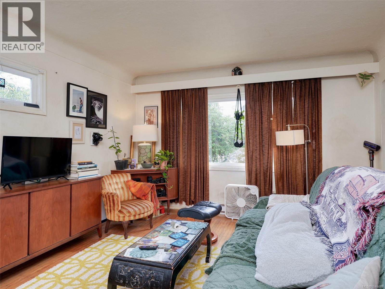 2607 Shelbourne St, Victoria, British Columbia  V8R 2Z2 - Photo 3 - 1044419