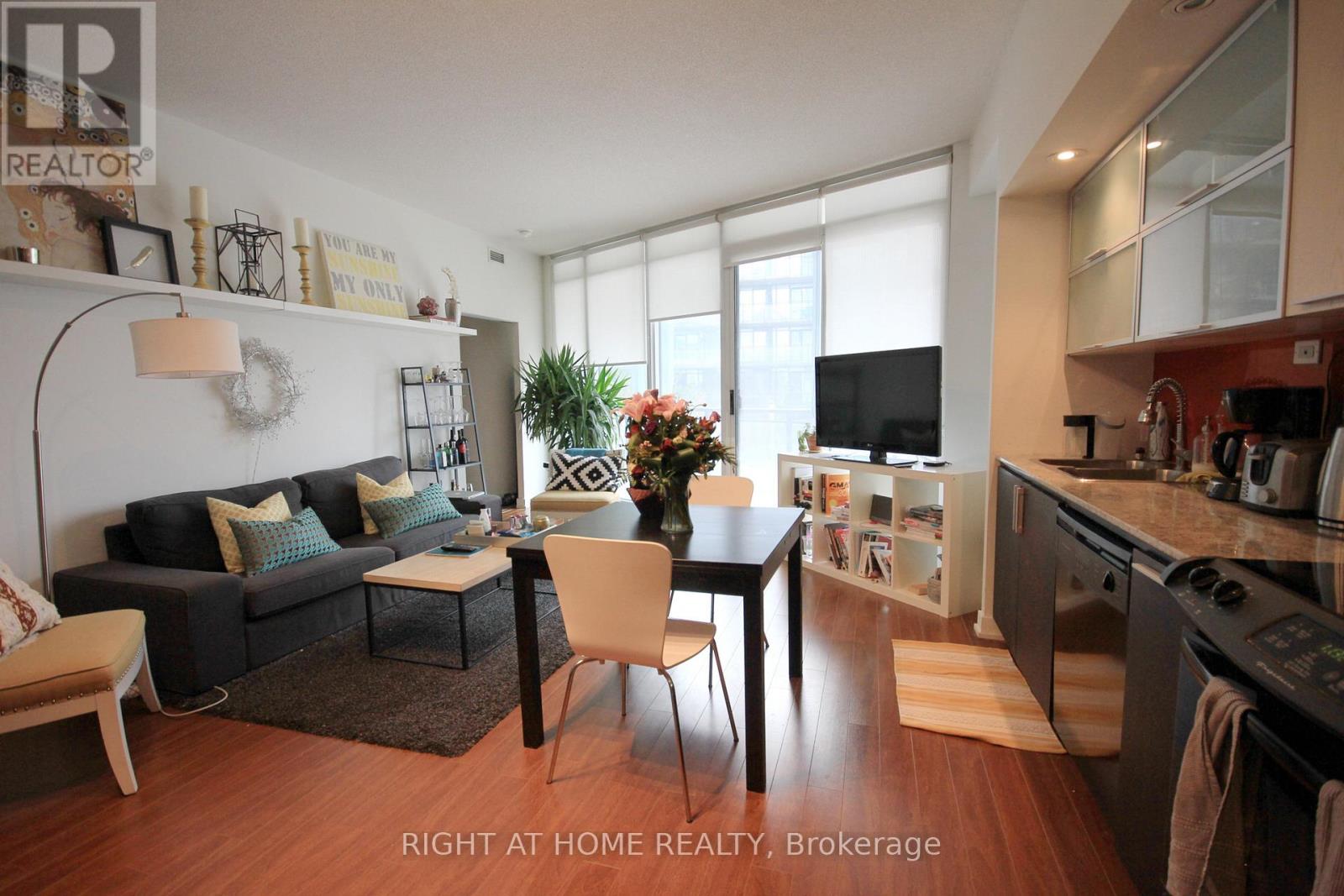 310 - 25 Capreol Court, Toronto, Ontario  M5V 3Z7 - Photo 1 - C13627088