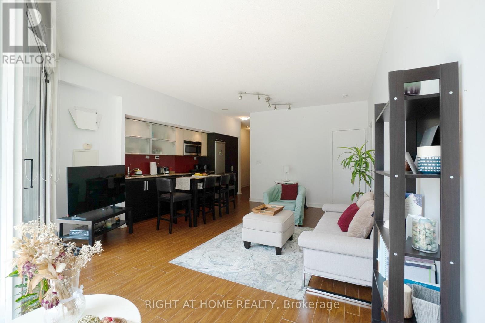 310 - 25 Capreol Court, Toronto, Ontario  M5V 3Z7 - Photo 13 - C13627088