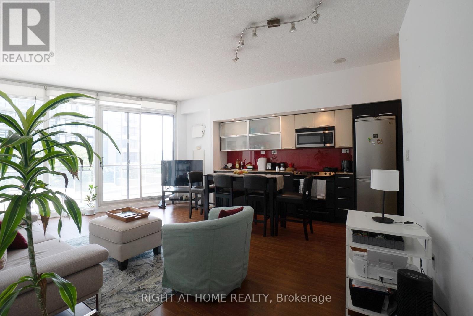 310 - 25 Capreol Court, Toronto, Ontario  M5V 3Z7 - Photo 14 - C13627088