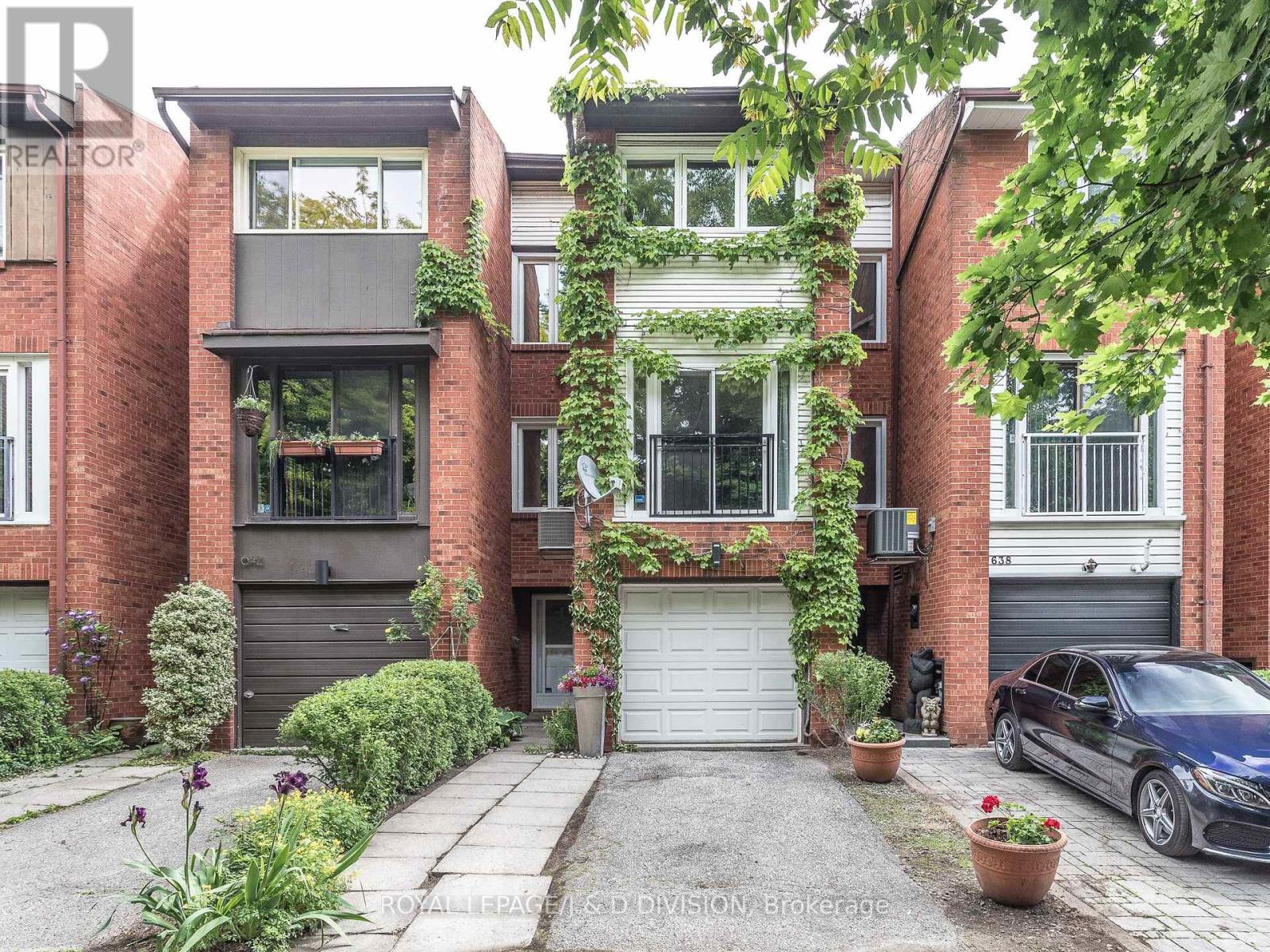 640 ADELAIDE STREET W, Toronto, Ontario