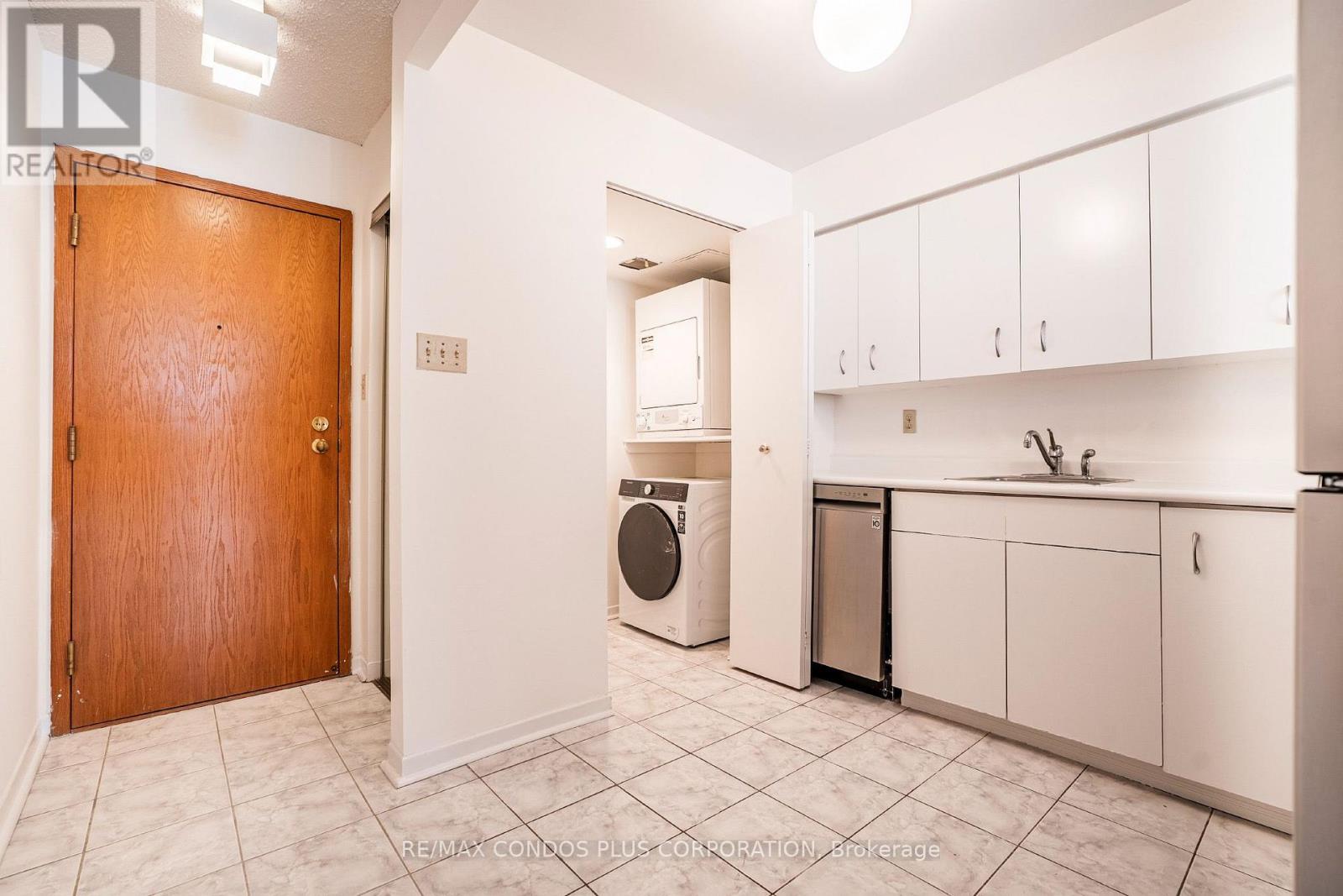 1811 - 44 St Joseph Street, Toronto, Ontario  M4Y 2W4 - Photo 11 - C13627108