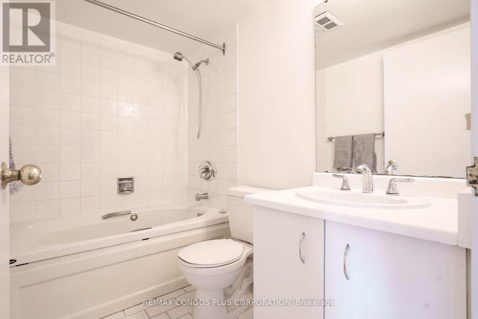 1811 - 44 St Joseph Street, Toronto, Ontario  M4Y 2W4 - Photo 25 - C13627108