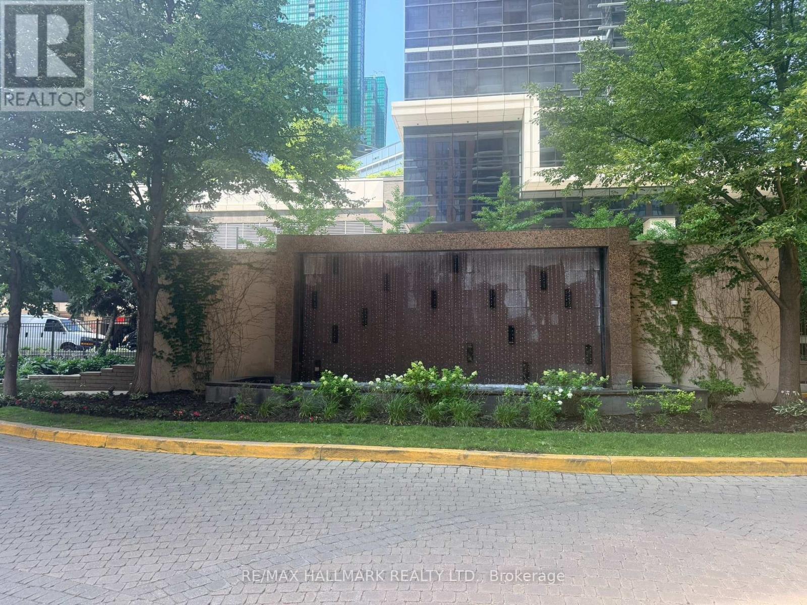 2011 - 23 Sheppard Avenue E, Toronto, Ontario  M2N 0C8 - Photo 2 - C13627154