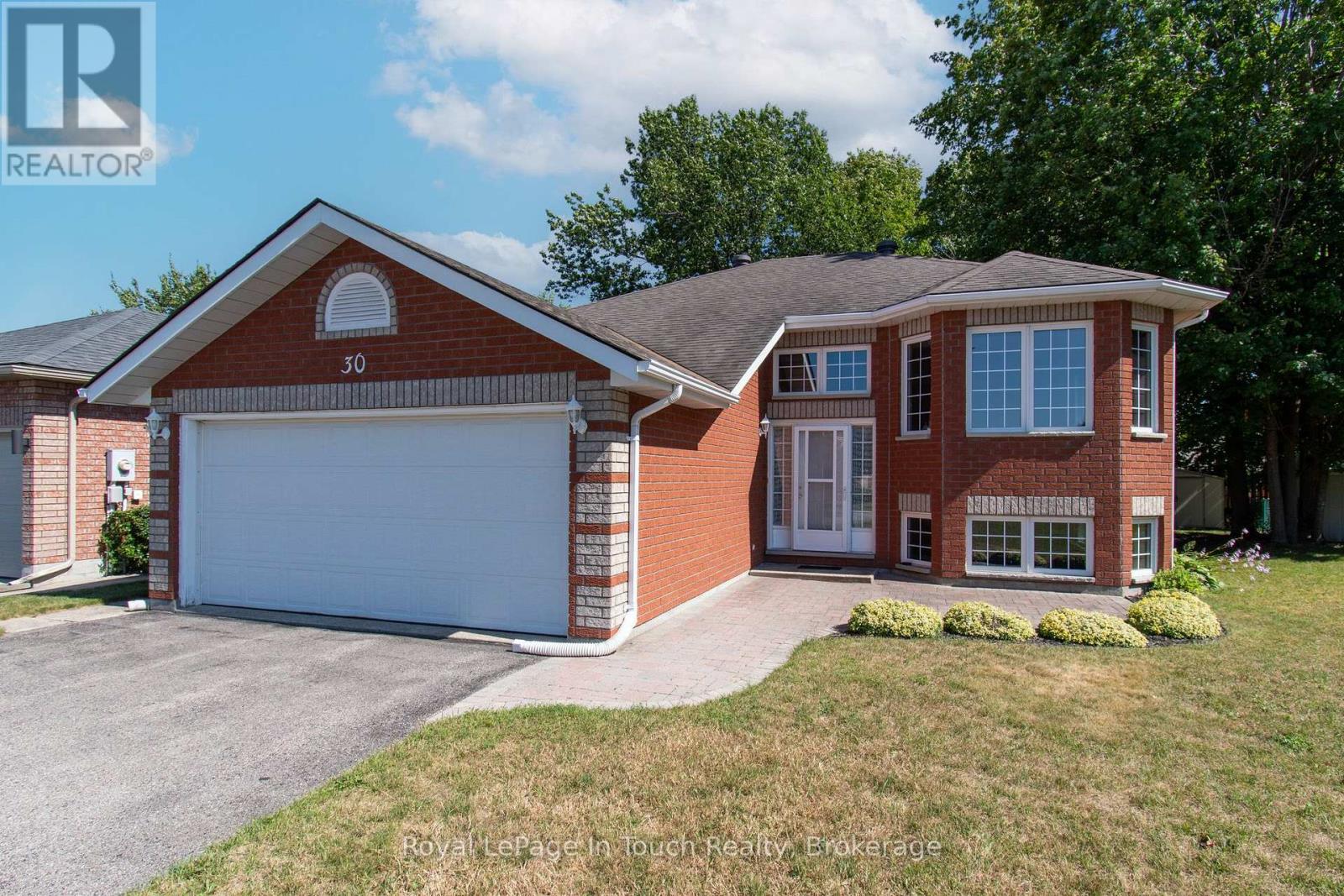30 CHARLES STREET, Penetanguishene, Ontario
