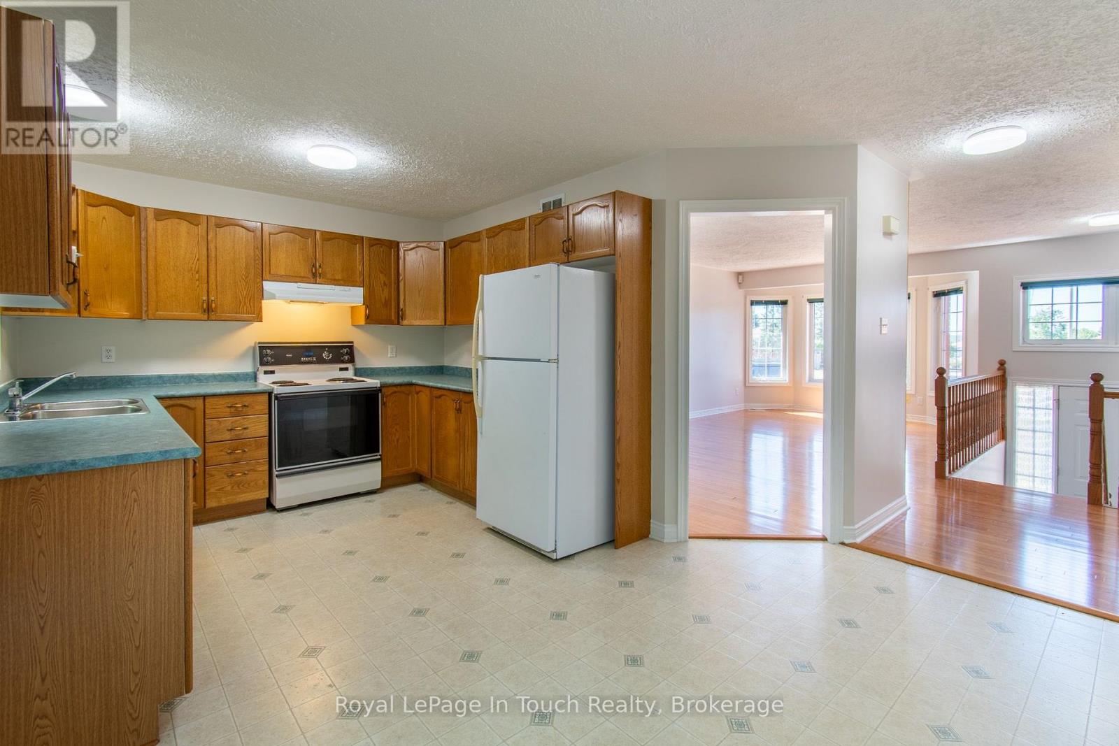 30 Charles Street, Penetanguishene, Ontario  L9M 2G7 - Photo 18 - S13627130