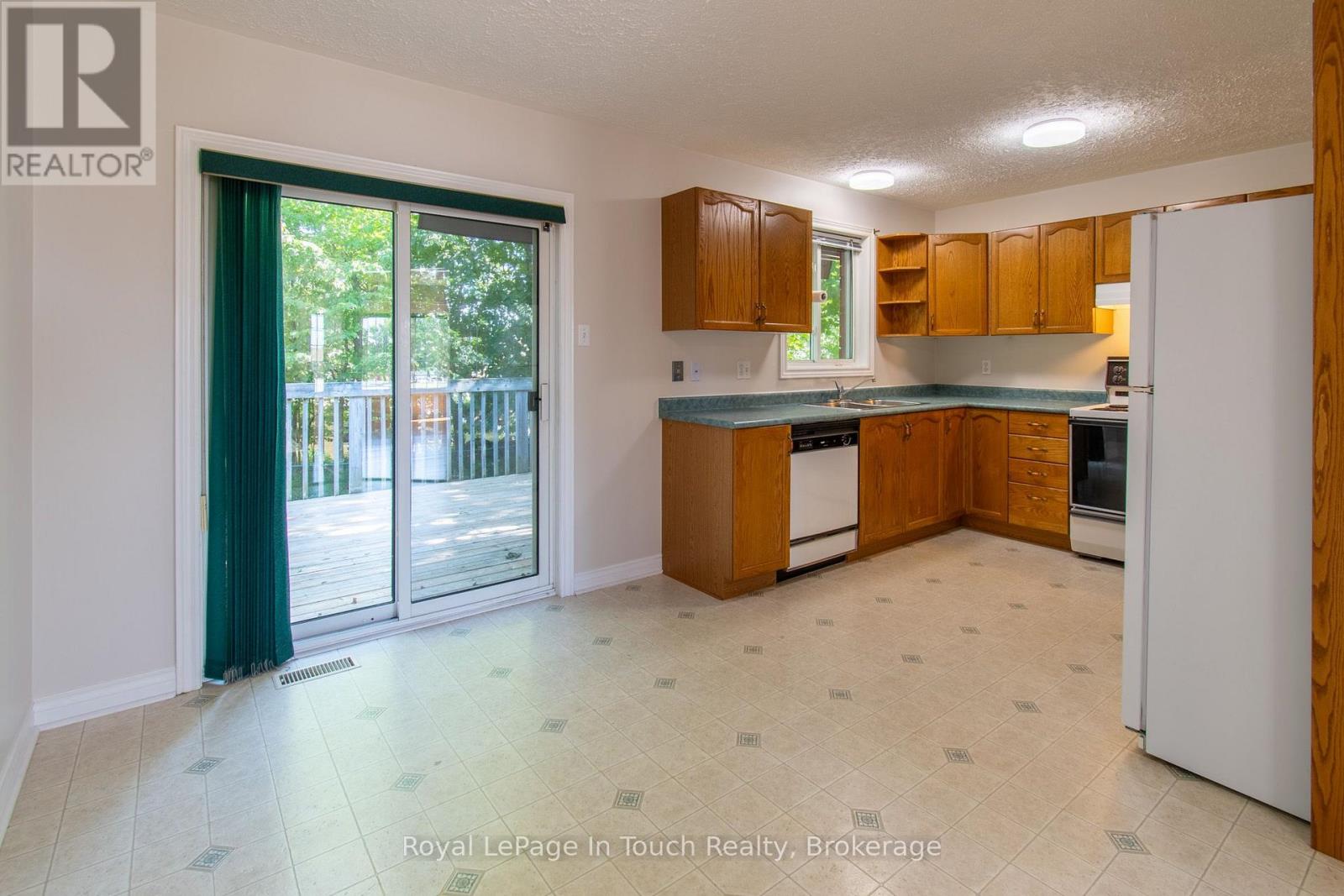 30 Charles Street, Penetanguishene, Ontario  L9M 2G7 - Photo 19 - S13627130