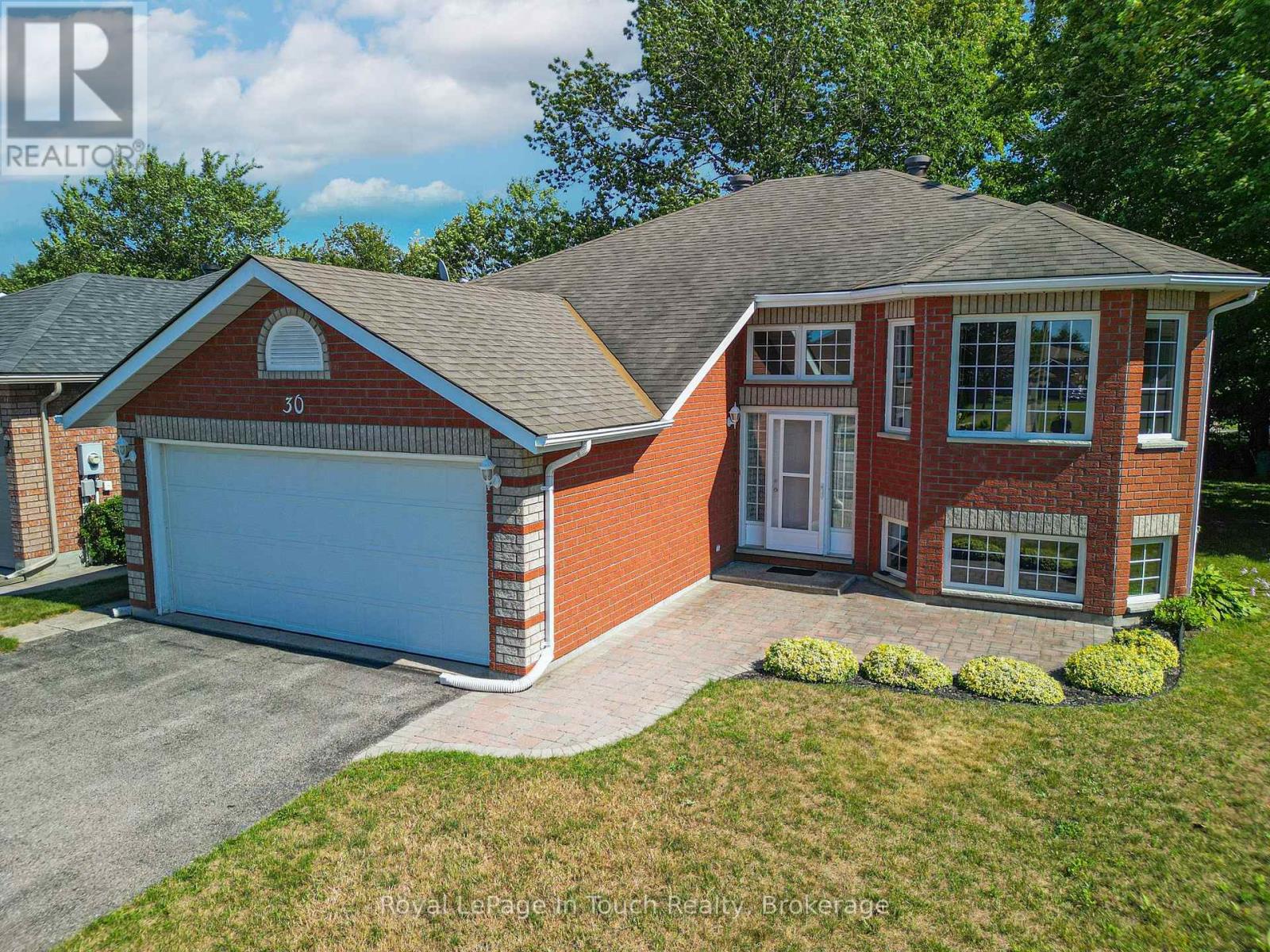 30 Charles Street, Penetanguishene, Ontario  L9M 2G7 - Photo 2 - S13627130