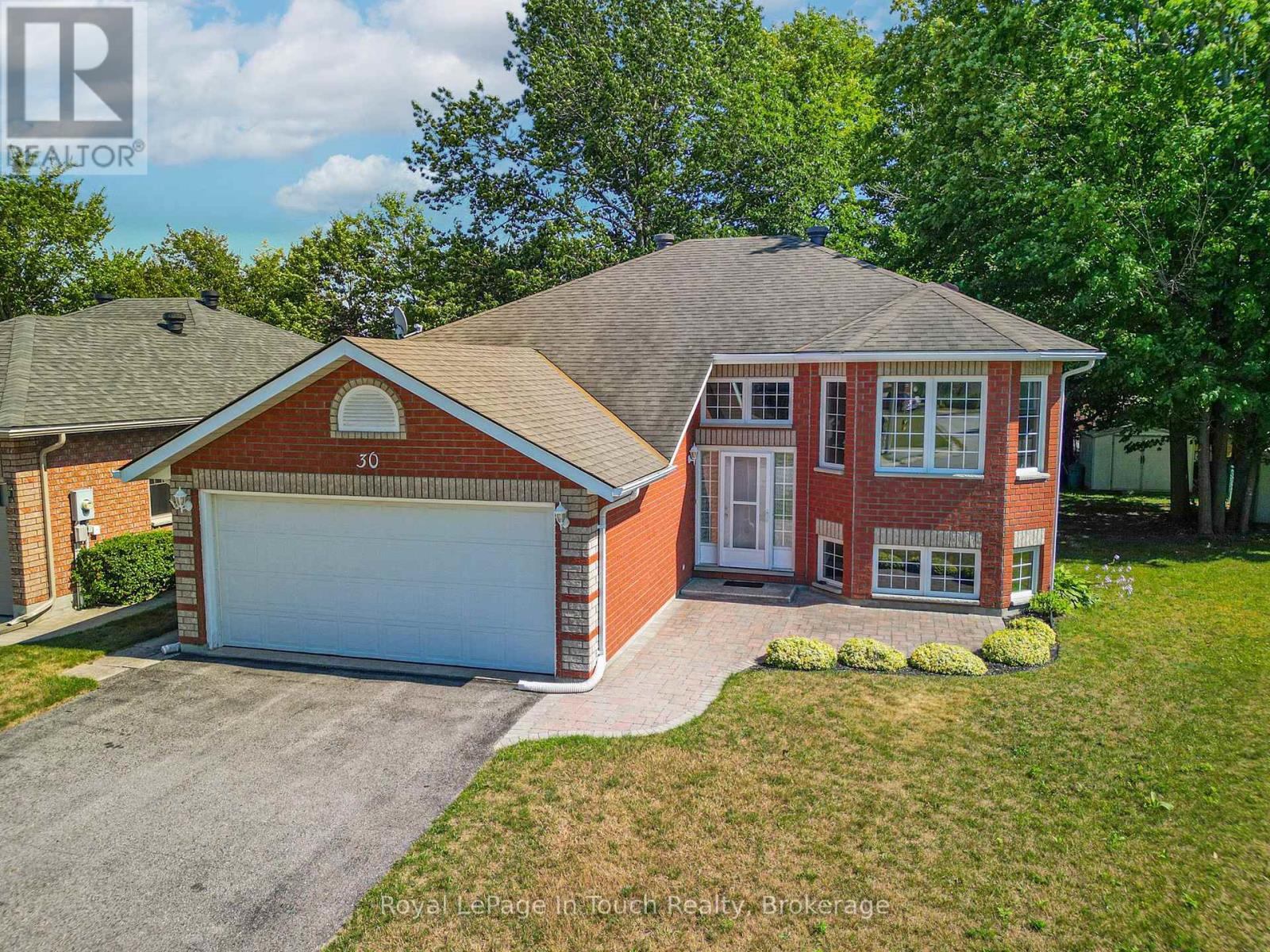 30 Charles Street, Penetanguishene, Ontario  L9M 2G7 - Photo 3 - S13627130