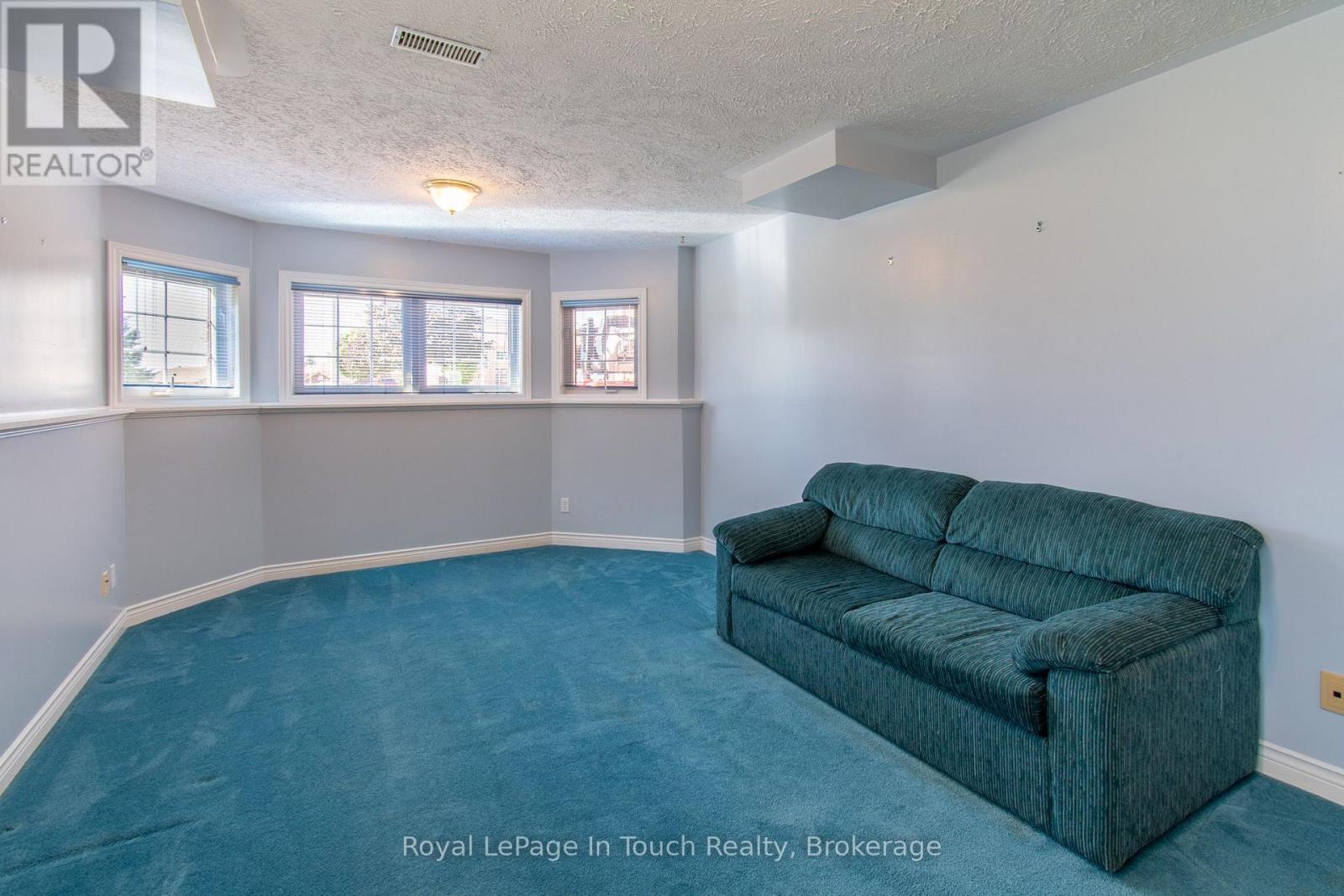 30 Charles Street, Penetanguishene, Ontario  L9M 2G7 - Photo 32 - S13627130