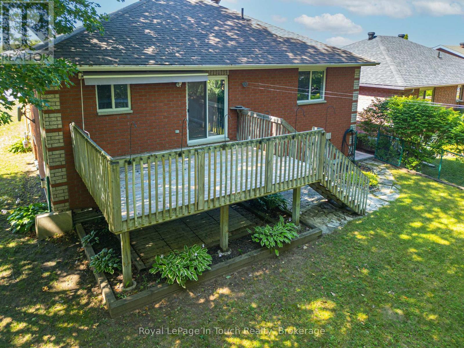 30 Charles Street, Penetanguishene, Ontario  L9M 2G7 - Photo 4 - S13627130