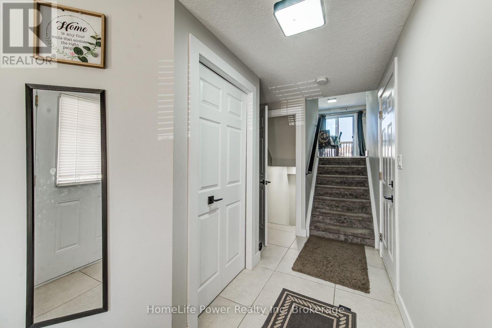 233 Red Clover Court, Kitchener, Ontario  N2E 4J5 - Photo 6 - X13627054