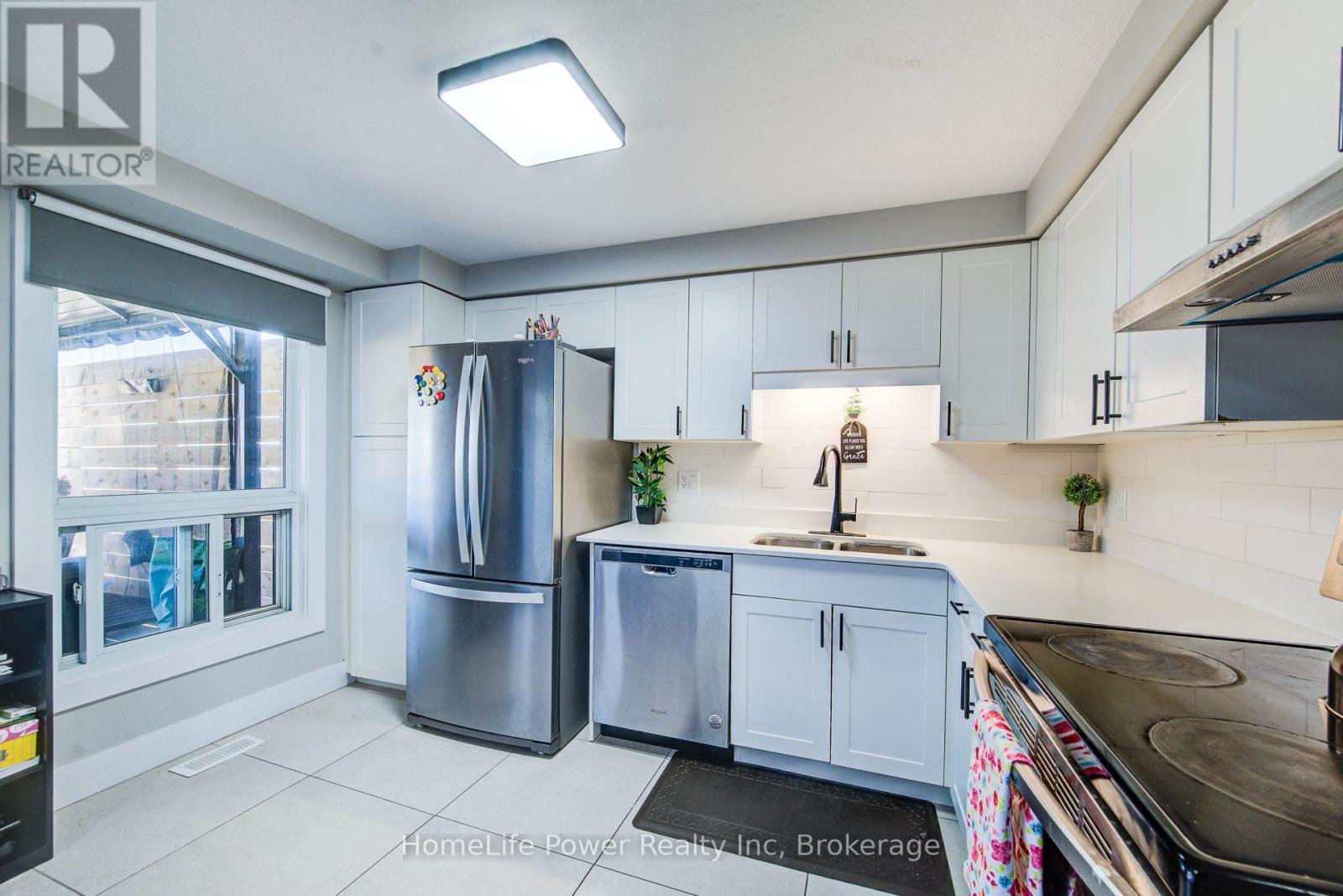 233 Red Clover Court, Kitchener, Ontario  N2E 4J5 - Photo 8 - X13627054