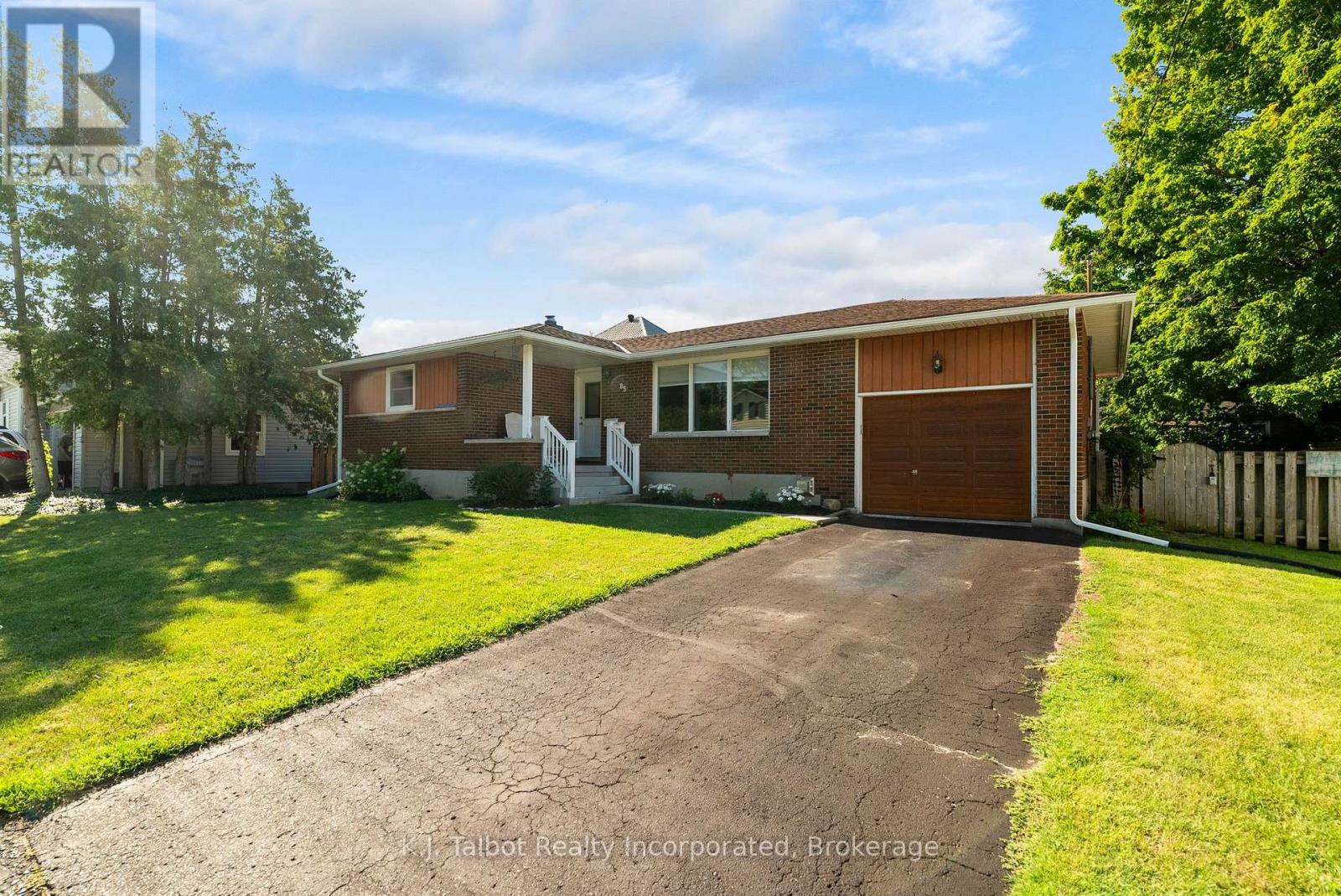 85 PICTON STREET W, Goderich, Ontario