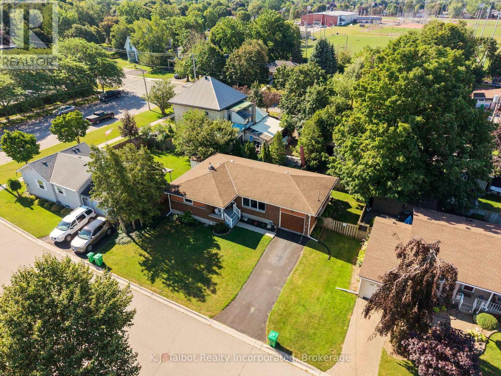 85 Picton Street W, Goderich (Goderich (Town)), Ontario  N7A 2C4 - Photo 2 - X13627062